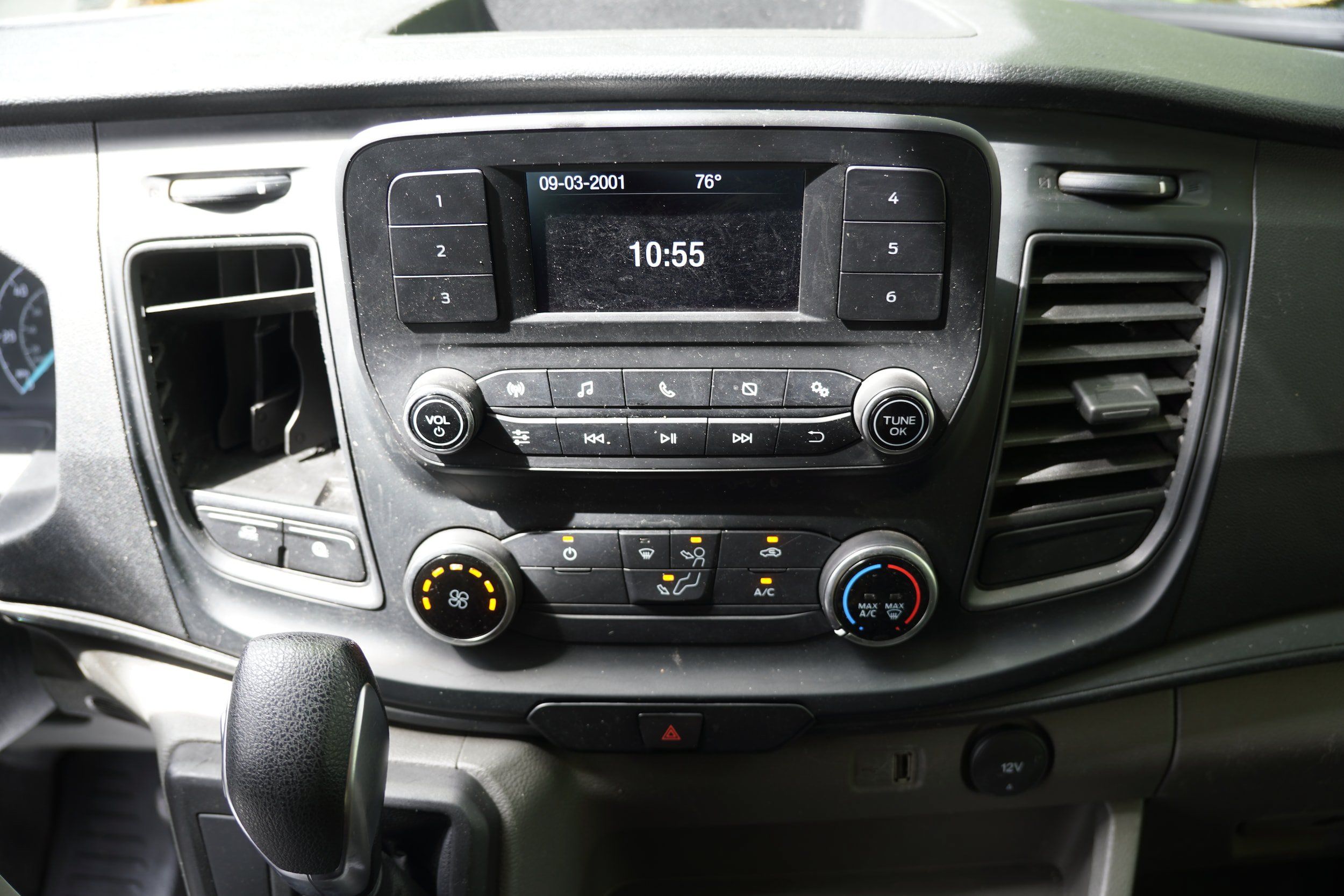 Used 2023 Ford Transit 250 Medium Roof AWD image 32
