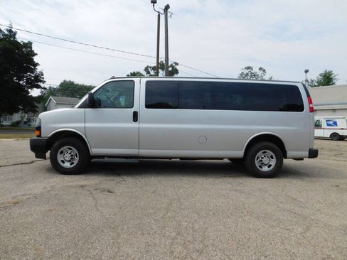 Used 2021 Chevrolet Express 3500 LS RWD image 1