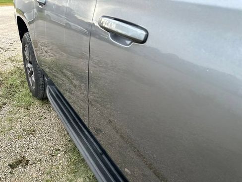 Used 2019 Chevrolet Suburban LT RWD image 10
