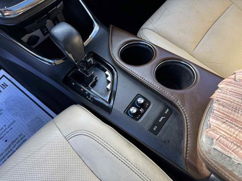 Used 2016 Toyota Avalon Limited w/ Toyota Safety Sense Package image 23