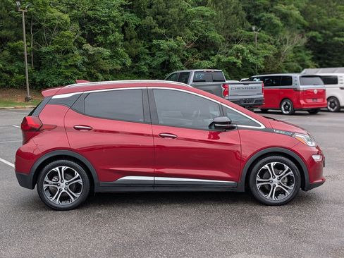 Used 2019 Chevrolet Bolt Premier w/ Infotainment Package FWD image 10