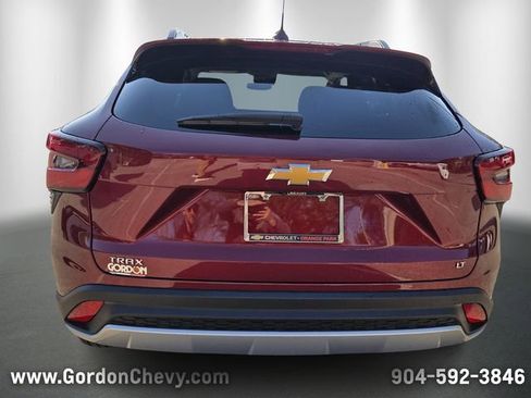 Certified 2025 Chevrolet Trax LT w/ LT Convenience Package image 4