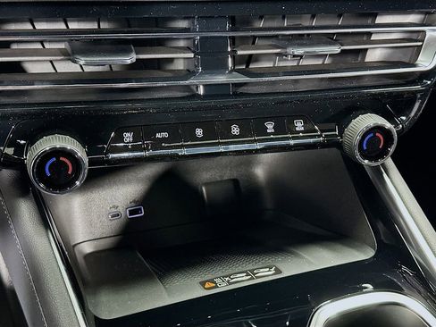 New 2026 Chevrolet Traverse LT w/ Sun and Wheel Package FWD image 17