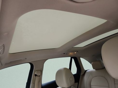Used 2022 Mercedes-Benz GLC 300 4MATIC image 35