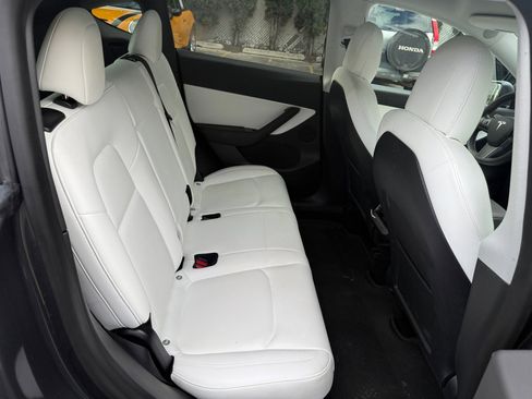 Used 2021 Tesla Model Y Long Range image 27