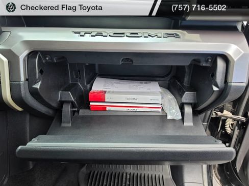 Used 2025 Toyota Tacoma TRD Sport AWD/4WD image 43