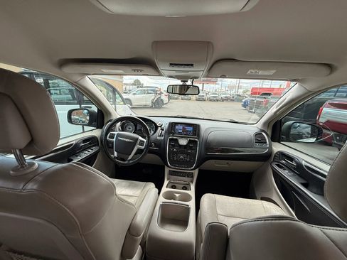 Used 2012 Chrysler Town & Country Limited FWD image 18