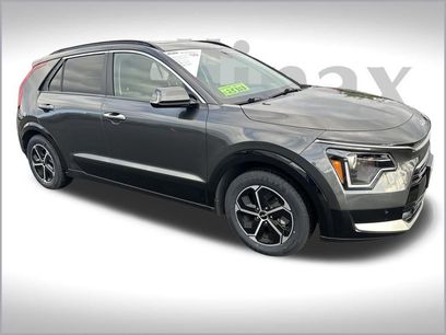 Used 2023 Kia Niro SX