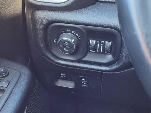 Used 2019 RAM 1500 Big Horn image 16