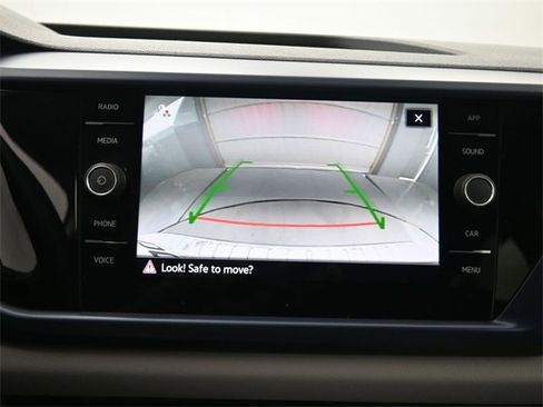 Used 2022 Volkswagen Taos SE image 3