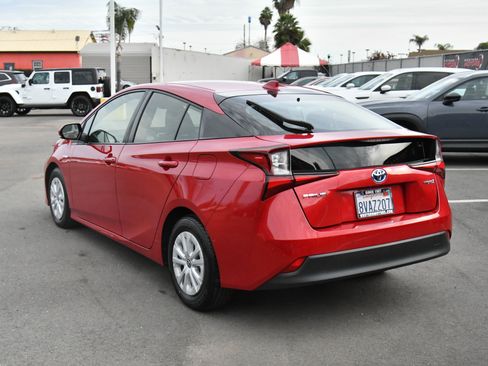 Used 2021 Toyota Prius LE image 6