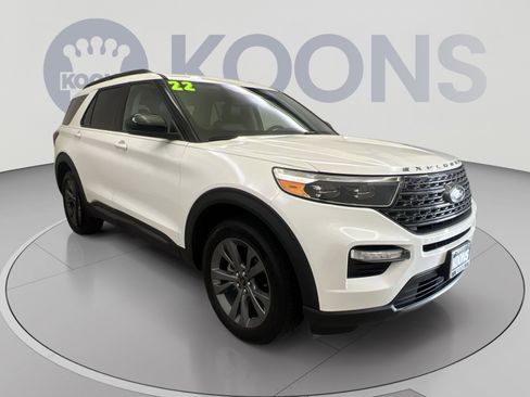 Used 2022 Ford Explorer XLT w/ Equipment Group 202A AWD/4WD image 2
