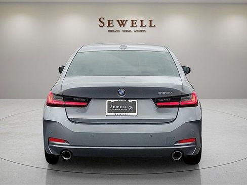 Used 2023 BMW 330i Sedan w/ Parking Assistance Package RWD image 4