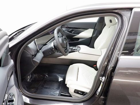 New 2026 BMW 530i xDrive w/ Premium Package AWD/4WD image 6