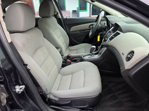 Used 2016 Chevrolet Cruze LT FWD image 12