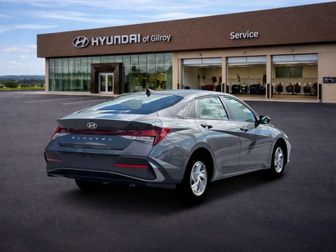 New 2026 Hyundai Elantra SE FWD image 7