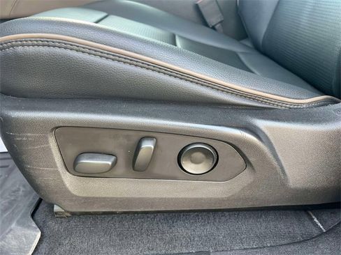 Used 2024 GMC Canyon Denali image 22