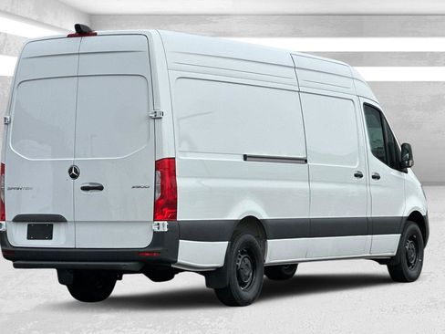 Used 2025 Mercedes-Benz Sprinter 2500 image 4