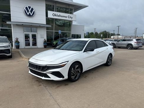 Used 2025 Hyundai Elantra Sport image 1