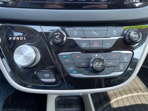 Certified 2017 Chrysler Pacifica Touring-L FWD image 29