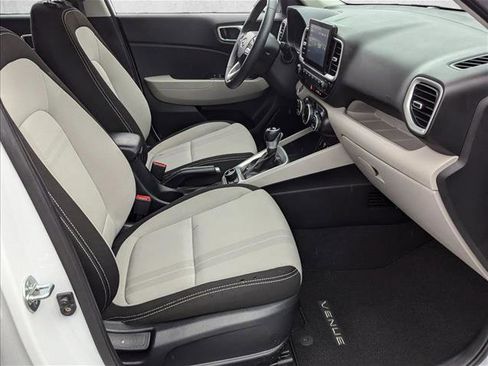 Certified 2025 Hyundai Venue SEL image 20