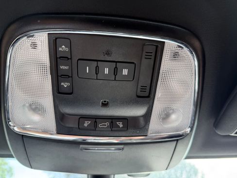 Used 2020 Jeep Grand Cherokee Limited AWD/4WD image 16