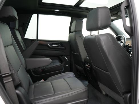 Used 2025 GMC Yukon Denali w/ Sun & Power Step Package AWD/4WD image 14