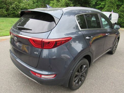 Used 2019 Kia Sportage EX w/ EX Sport Appearance Package AWD/4WD image 4