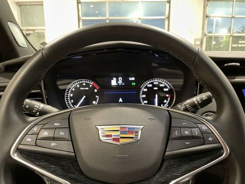 Certified 2025 Cadillac XT5 Premium Luxury image 16