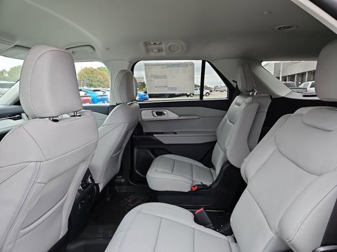 New 2026 Ford Explorer Active w/ Active Comfort Package image 19