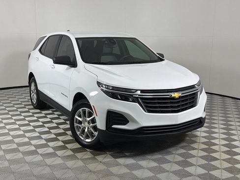 Used 2022 Chevrolet Equinox LS w/ LPO, Floor Liner Package AWD/4WD image 2