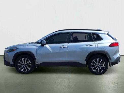 Used 2024 Toyota Corolla Cross XLE w/ Convenience Package image 4