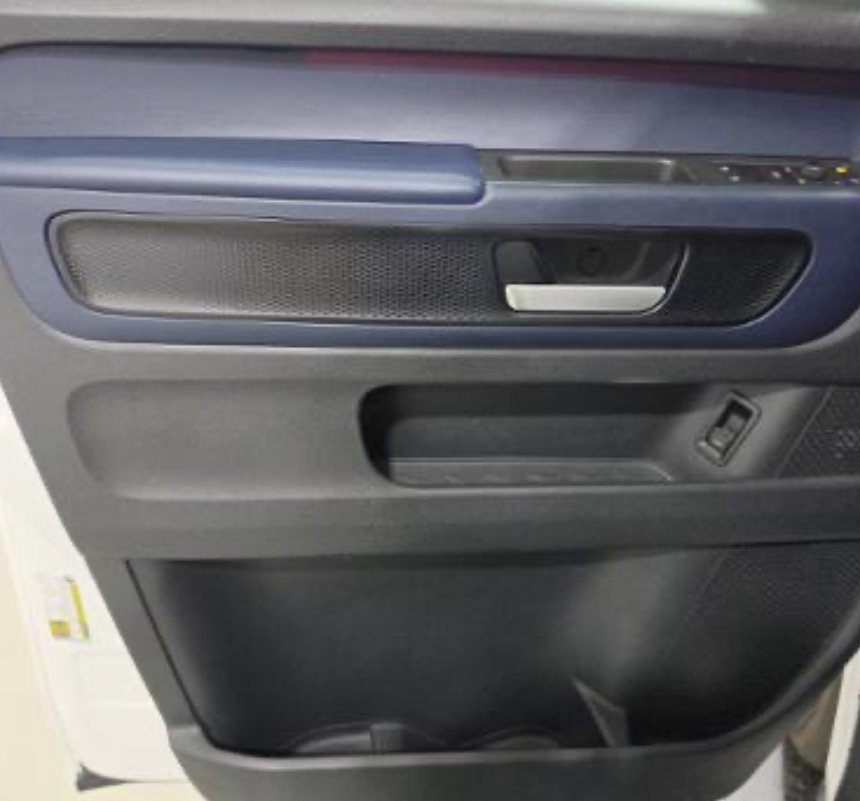 Used 2025 Volkswagen ID. Buzz Pro S RWD image 13