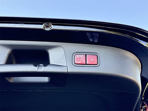 Certified 2025 Mercedes-Benz GLA 250 image 16