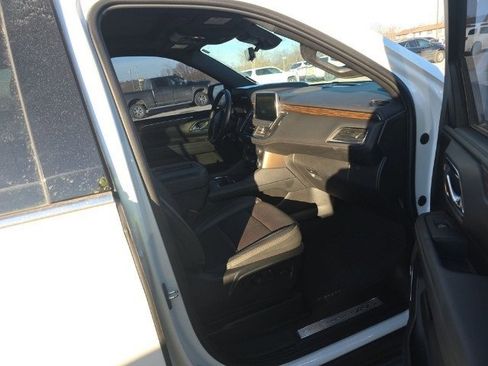 Used 2023 Chevrolet Suburban High Country image 6