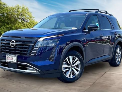 New 2026 Nissan Pathfinder SL w/ Cargo Package FWD image 2