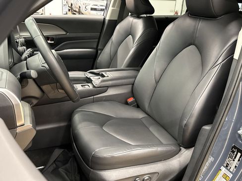 Used 2025 Toyota Grand Highlander FWD image 14