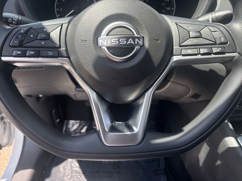 Used 2025 Nissan Sentra SV FWD image 27