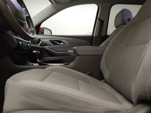 Used 2020 Chevrolet Traverse LT FWD image 17