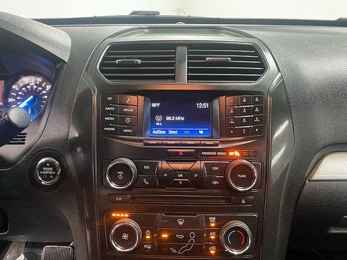 Used 2017 Ford Explorer XLT image 28
