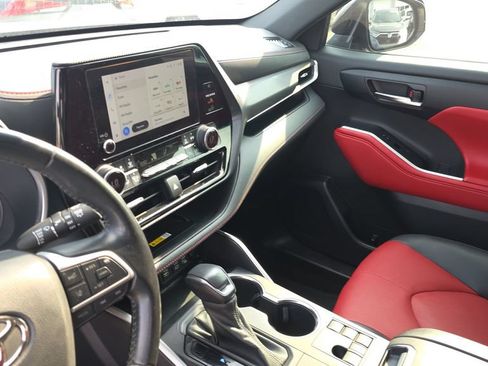 Used 2023 Toyota Highlander XSE FWD image 21