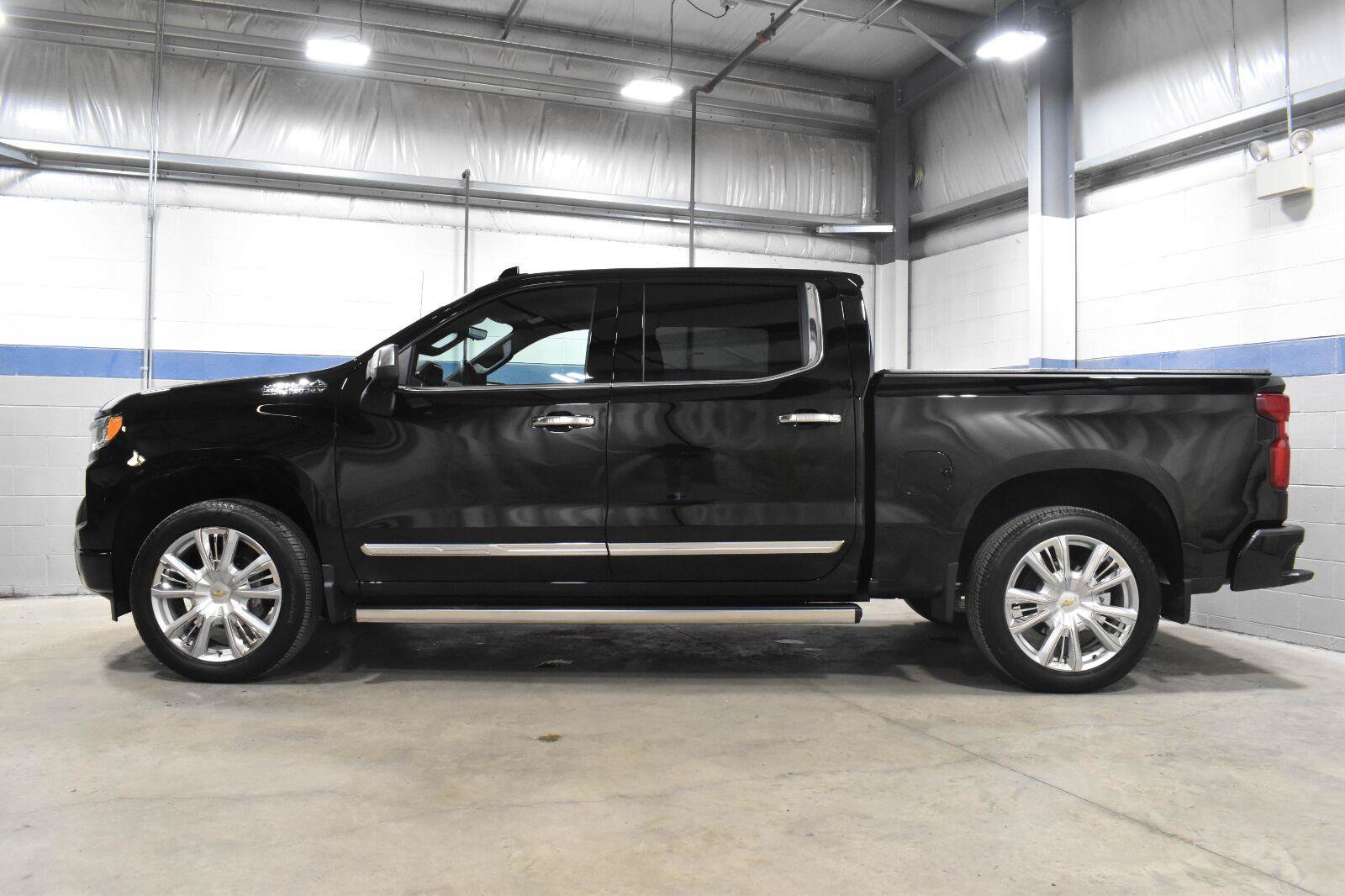 Used 2026 Chevrolet Silverado 1500 High Country w/ Technology Package AWD/4WD image 20