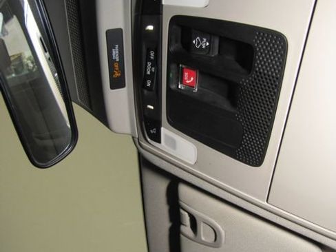 Certified 2023 Honda Accord EX image 8