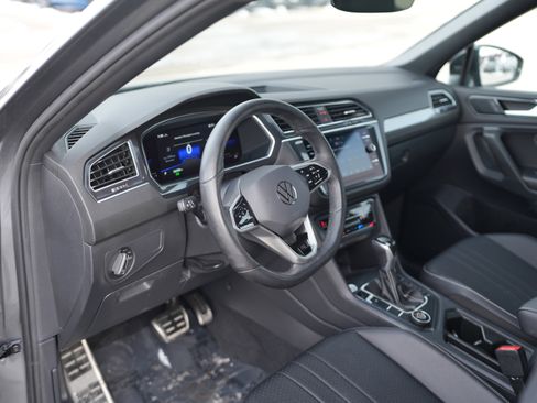 Used 2022 Volkswagen Tiguan SE R-Line image 12
