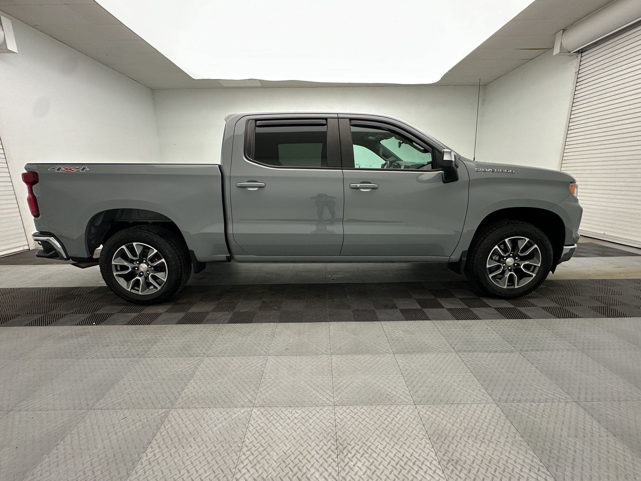 Certified 2024 Chevrolet Silverado 1500 LT AWD/4WD image 8