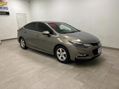 Used 2017 Chevrolet Cruze LT w/ RS Package image 15