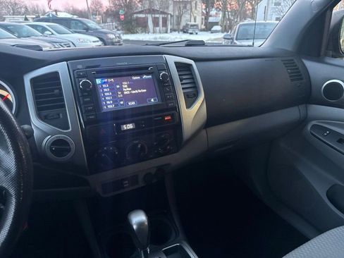 Used 2013 Toyota Tacoma 4x4 Access Cab V6 image 23