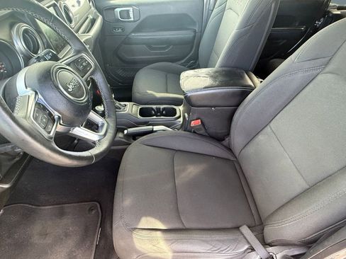 Used 2018 Jeep Wrangler Unlimited Sahara image 5