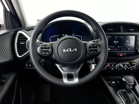Used 2025 Kia Soul LX FWD image 31