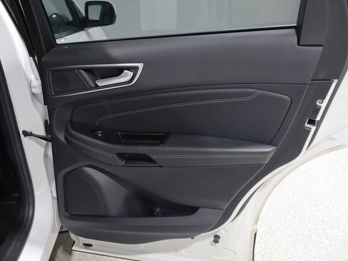Used 2020 Ford Edge Titanium w/ Class II Trailer Tow Package AWD/4WD image 23